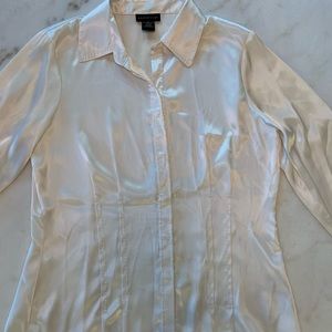 Women’s Rafaella size 10 button down shirt